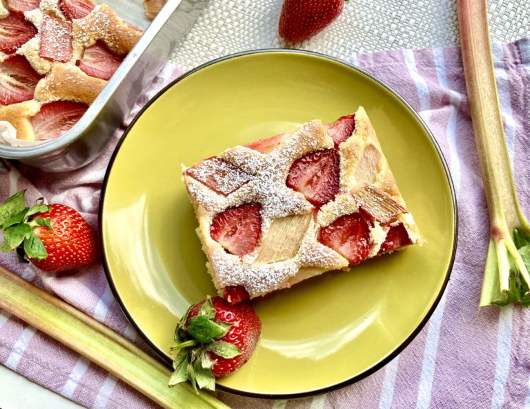 Erdbeer Rhabarber Kuchen - Erdbeerschokola.de