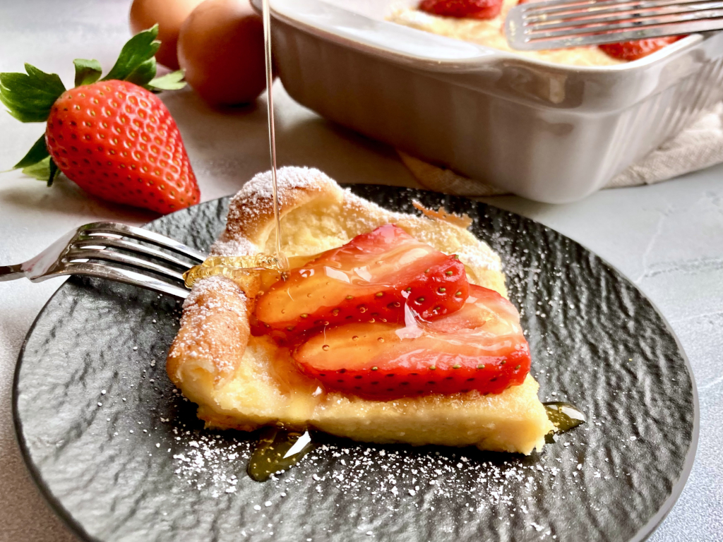 German Pancake mit Erdbeeren und Ahornsirup