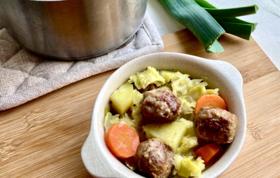 Wirsingeintopf mit Kartoffeln und Fleischbällchen