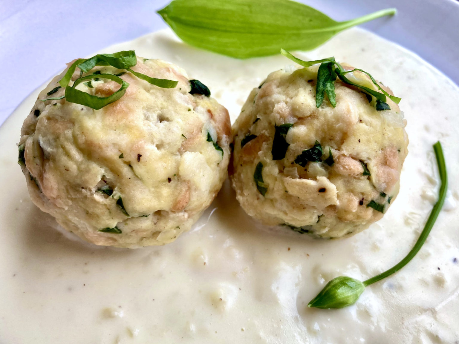 Bärlauchknödel mit Parmesansauce - Erdbeerschokola.de
