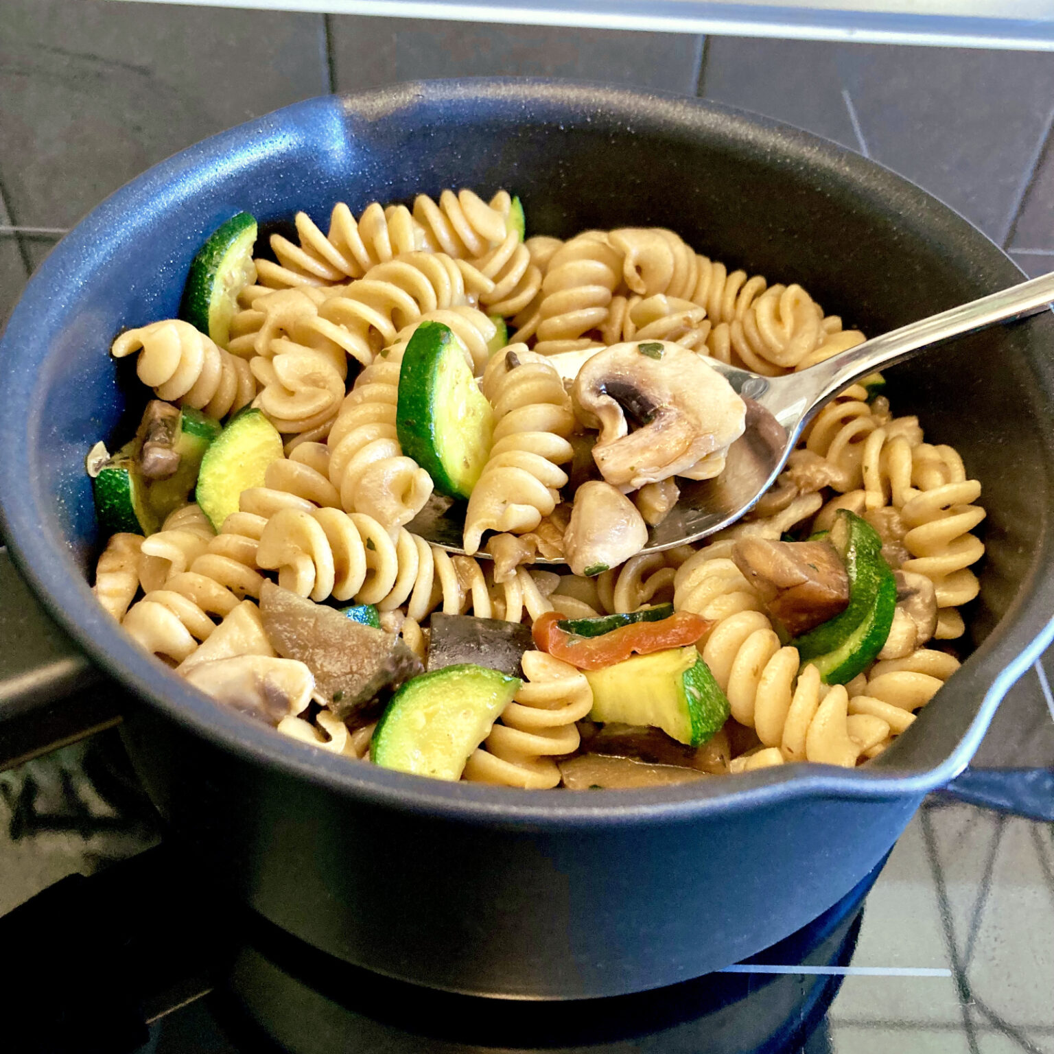 Italienische Gemüsepfanne mit Fusilli - Erdbeerschokola.de