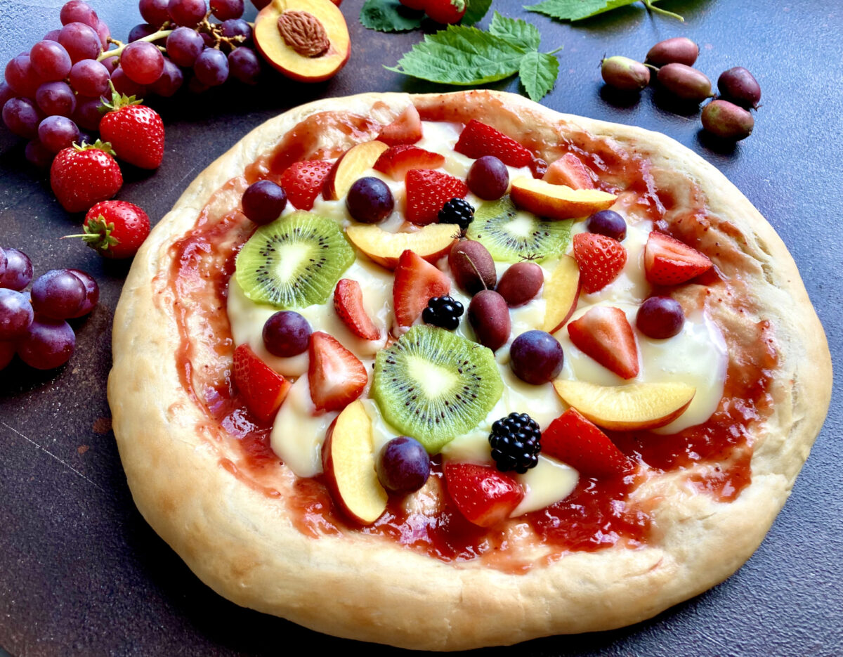 Süße Pizza mit Früchten