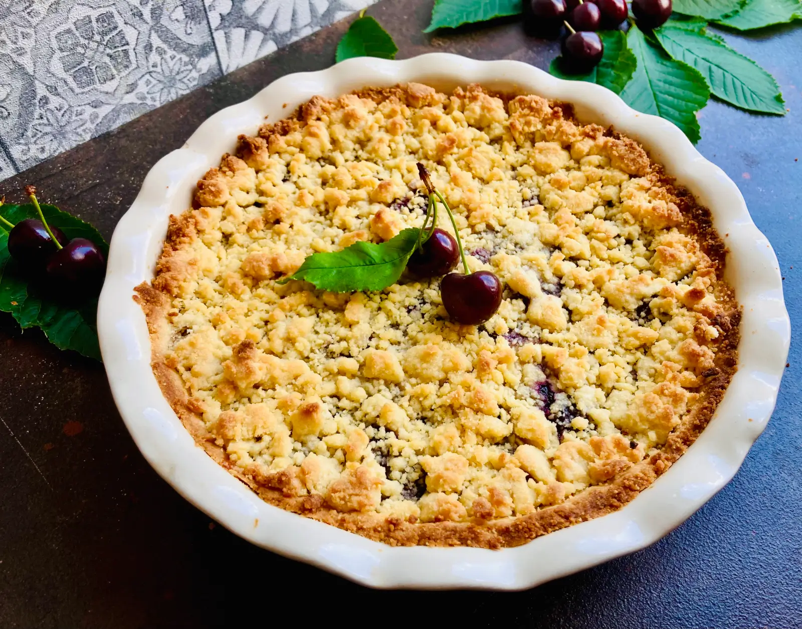 Saftiger Kirschkuchen mit Streusel