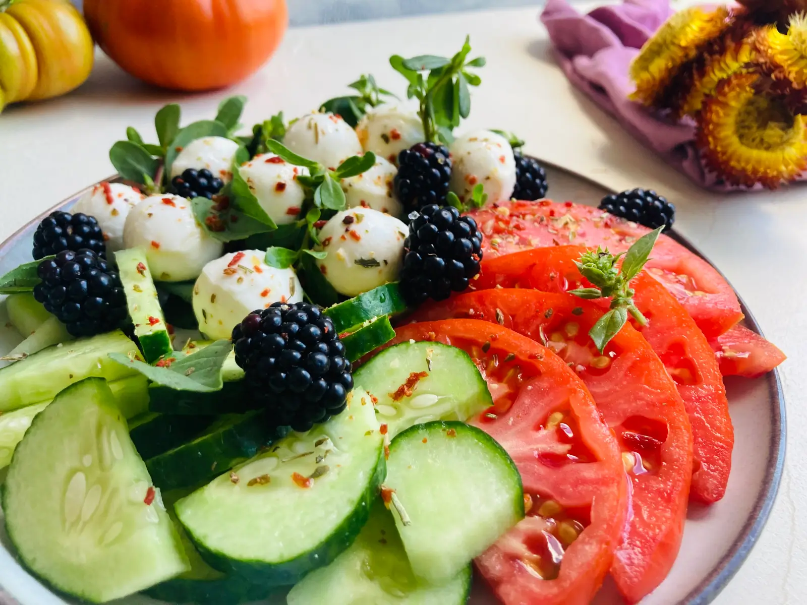 Sommersalat mit Mozzarella