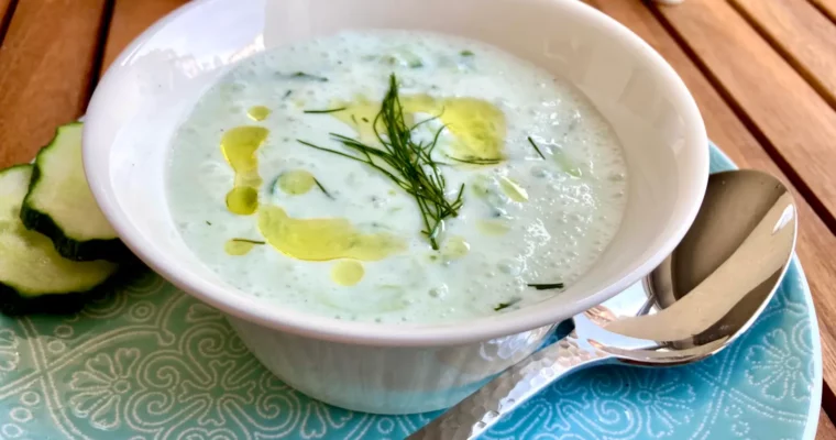 Geeiste Gurkensuppe mit Buttermilch