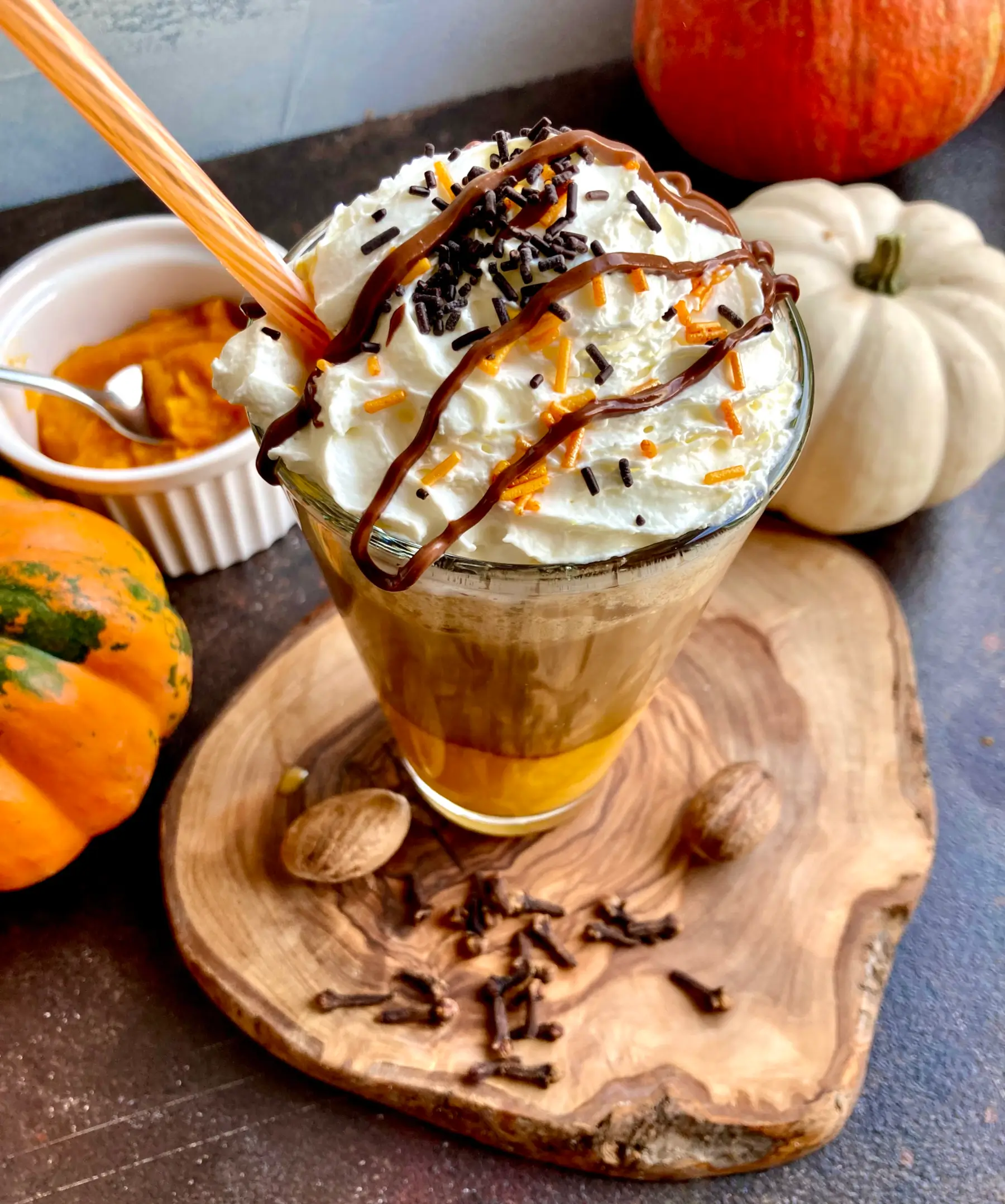 Pumpkin Spice Latte mit Topping